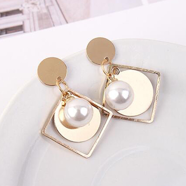 Cercei de dama cu perle in diferite forme