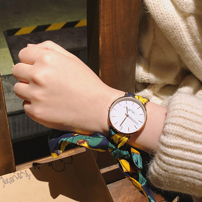 Ceas modern de dama cu curea din material textil