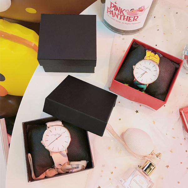 Ceas modern de dama cu curea din material textil