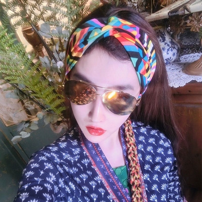 Модерна цветна  дамска лента за коса 