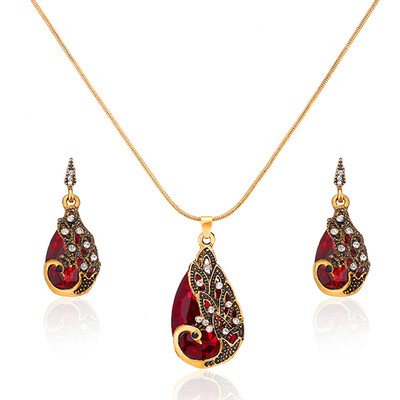 Σετ γυναικείων σκουλαρικιών και κολιέ