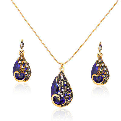 Σετ γυναικείων σκουλαρικιών και κολιέ