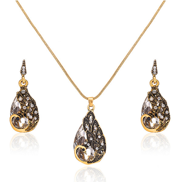 Σετ γυναικείων σκουλαρικιών και κολιέ