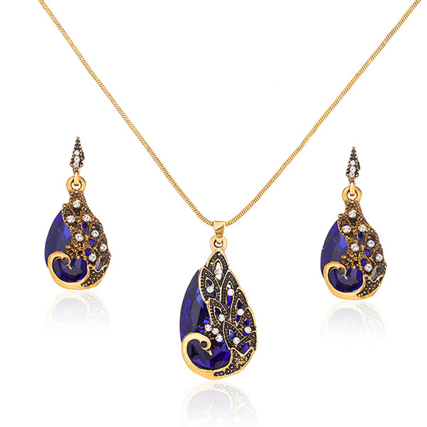 Σετ γυναικείων σκουλαρικιών και κολιέ