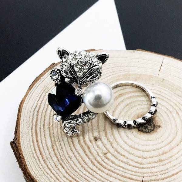 Inel de dama modern cu pietre decorative