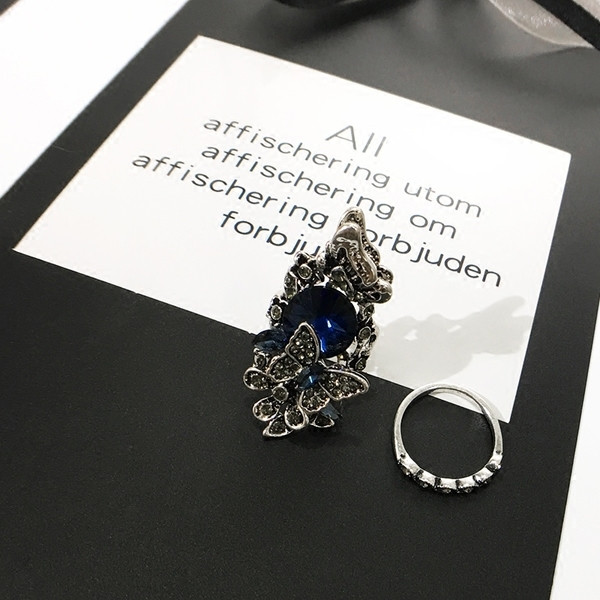 Γυναικείο μεγάλο δαχτυλίδι με διακόσμηση και πέτρες