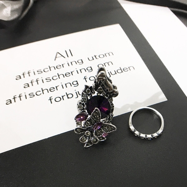 Γυναικείο μεγάλο δαχτυλίδι με διακόσμηση και πέτρες