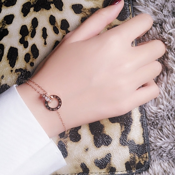 Bratara subtire delicata cu pietre decorative in doua culori