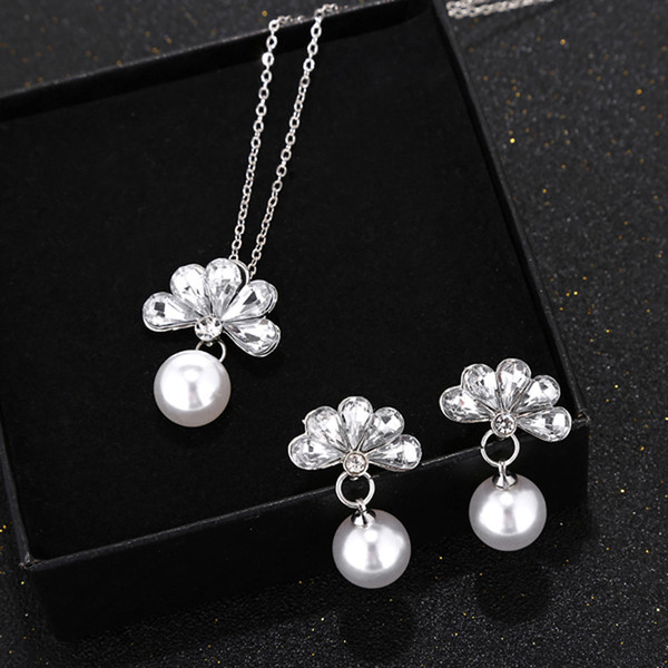 Set de colier și cercei de damă