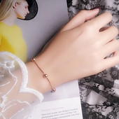 Κομψό γυναικείο βραχιόλι  σε χρυσό χρώμα