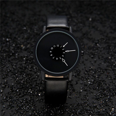 Ceas simplu în alb și negru în trei modele potrivite pentru femei și bărbați