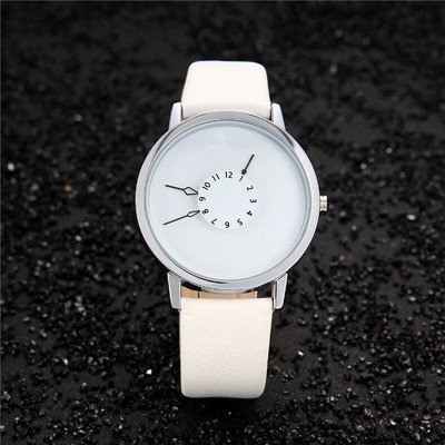 Ceas simplu în alb și negru în trei modele potrivite pentru femei și bărbați