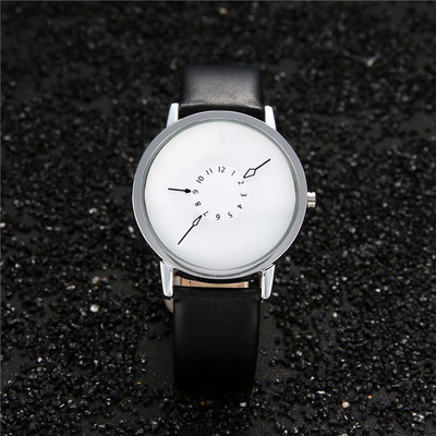 Ceas simplu în alb și negru în trei modele potrivite pentru femei și bărbați