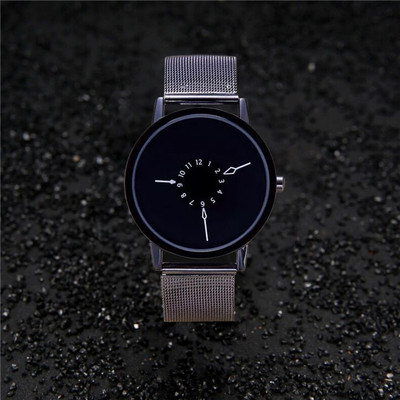 Ceas simplu în alb și negru în trei modele potrivite pentru femei și bărbați