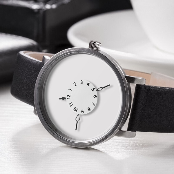 Ceas simplu în alb și negru în trei modele potrivite pentru femei și bărbați