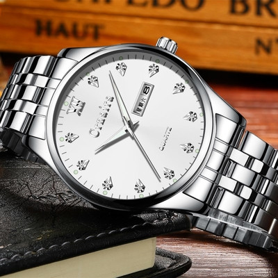 Ceas de bărbați stilat în trei modele