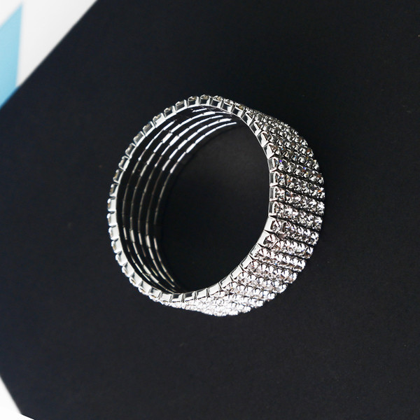 Γυναικείο βραχιόλι με μικρές διακοσμητικές πέτρες