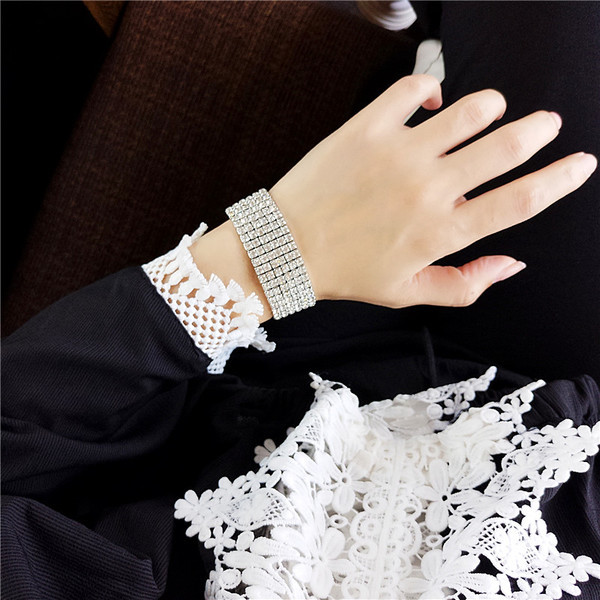 Γυναικείο βραχιόλι με μικρές διακοσμητικές πέτρες