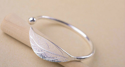 Brățară elegantă de damă în culoarea gri