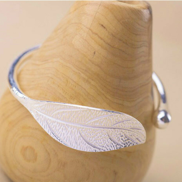 Brățară elegantă de damă în culoarea gri