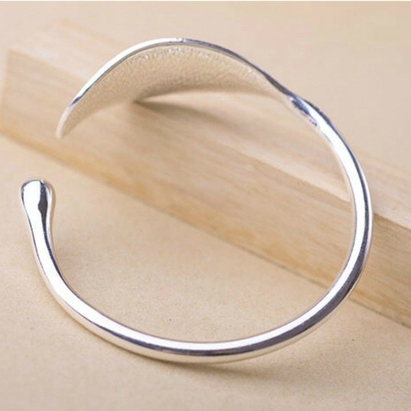 Brățară elegantă de damă în culoarea gri