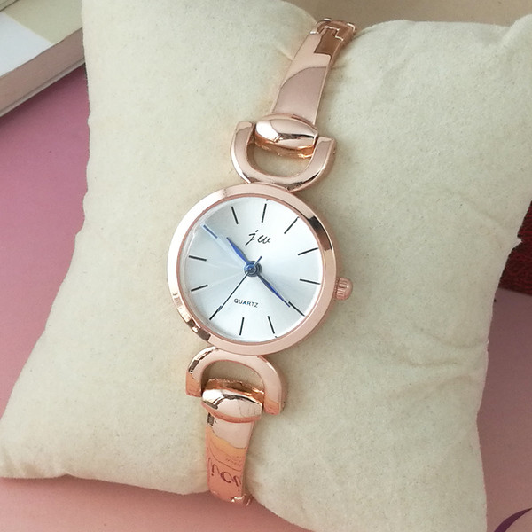 Ceas delicat de damă cu curea subțire