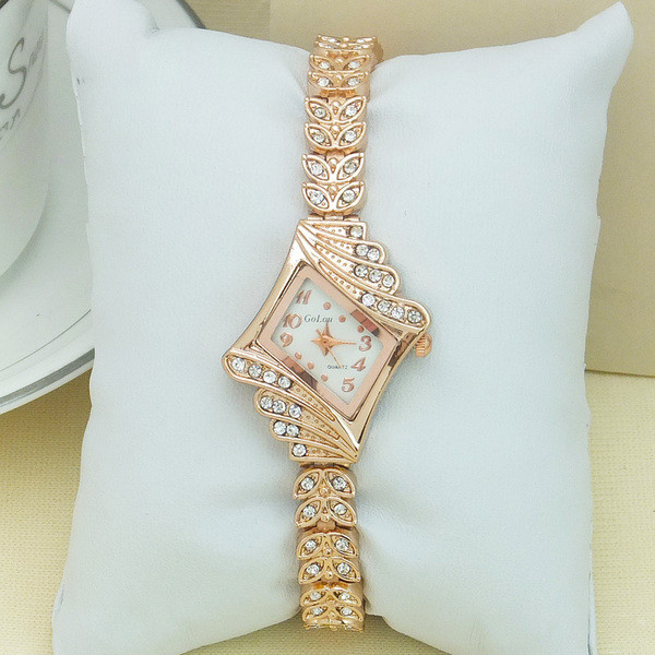 Ceas elegant de dama cu pietre decorative