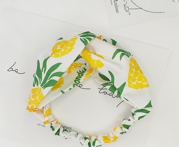 Αξεουάρ μαλλιιών με έγχρωμη εφαρμογή