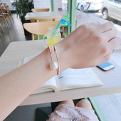 Γυναικείο βραχιόλι σε δύο χρώματα με διακοσμητικό μαργαριτάρι