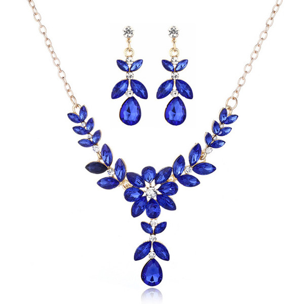 Γυναικείο σετ με φυτικά μοτίβα