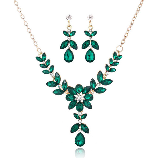 Γυναικείο σετ με φυτικά μοτίβα