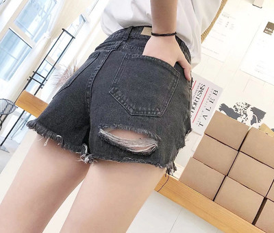 Γυναικεία παντελόνια τζιν σε διαφορετικά χρώματα