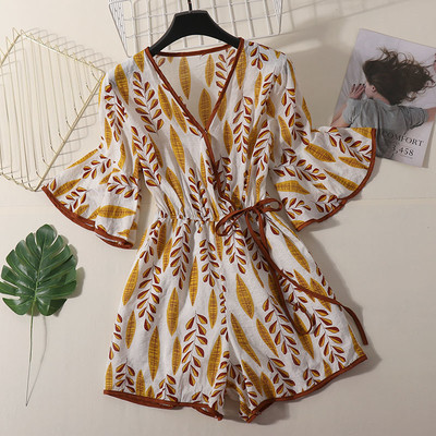 Salopetă de damă cu decolteu în V cu model floral