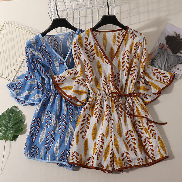 Salopetă de damă cu decolteu în V cu model floral