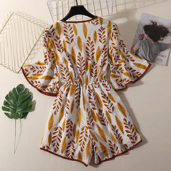 Salopetă de damă cu decolteu în V cu model floral