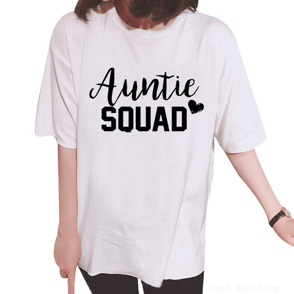 Tricou de damă modern cu mâneci scurte și inscripție - model gratuit