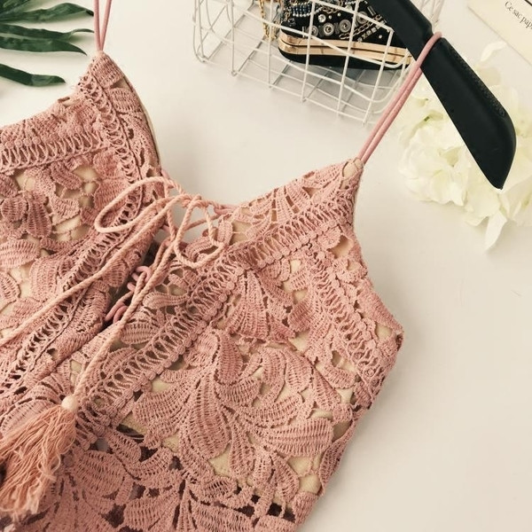 Top de dama scurt din dantela in trei culori