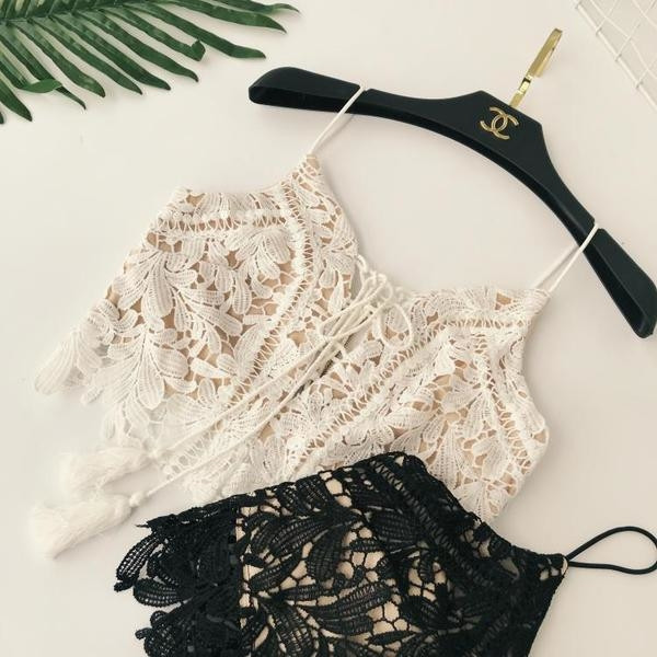 Top de dama scurt din dantela in trei culori