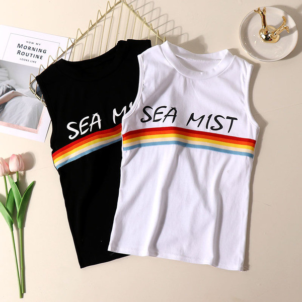 Maieu de damă alb-negru cu elemente colorate și inscripție