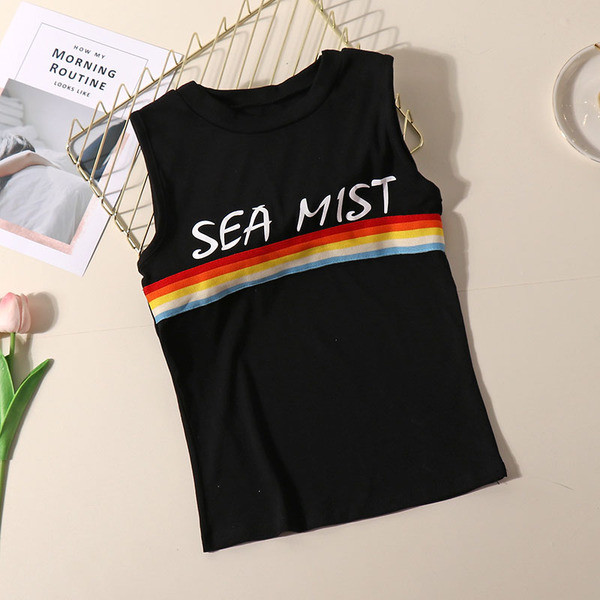 Maieu de damă alb-negru cu elemente colorate și inscripție