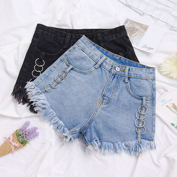 Pantaloni scurti de dama cu elemente metalice