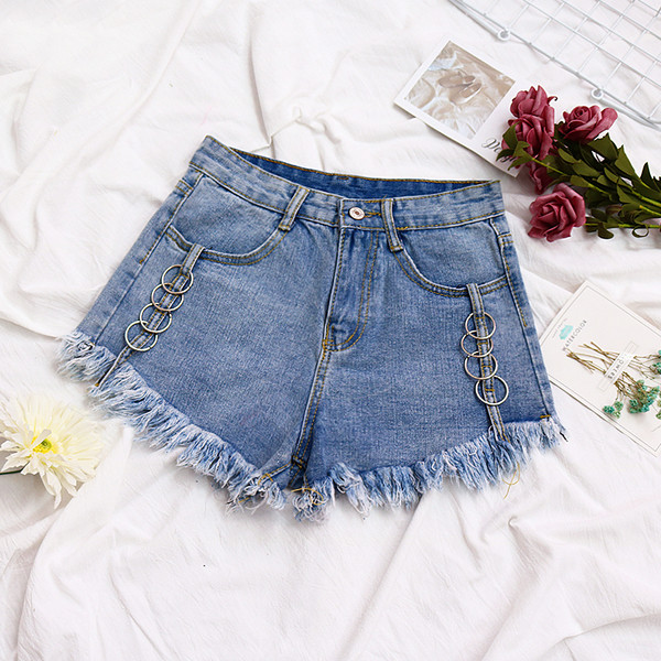 Pantaloni scurti de dama cu elemente metalice