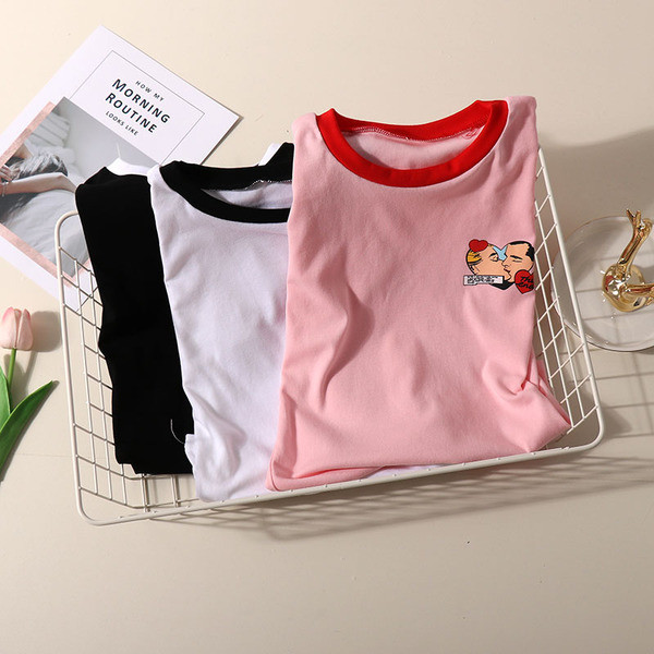 Γυναικεία καθημερινή μπλούζα με εκτύπωση σε διάφορα χρώματα