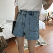 Pantaloni scurți de damă din denim cu buzunare largi