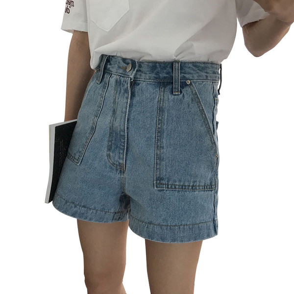 Pantaloni scurți de damă din denim cu buzunare largi