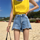 Pantaloni scurti din denim de dama de culoare deschisa