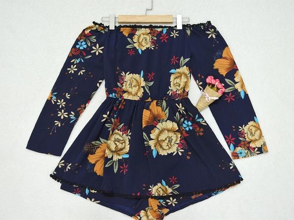 Κομψές γυναικείες φόρμες με μακριά μανίκια και διακοσμητικά μοτίβα σε δύο χρώματα