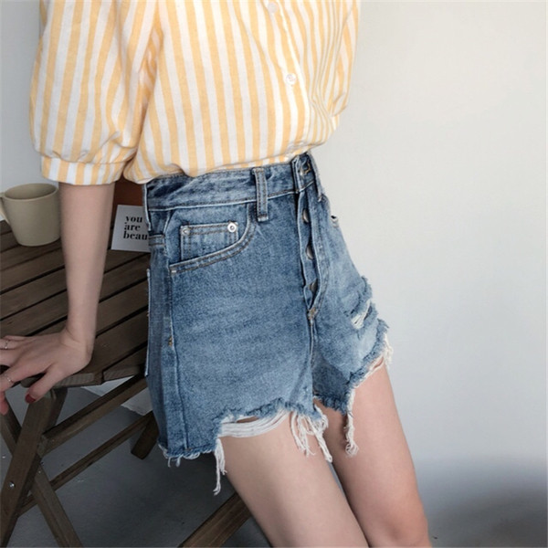 Pantaloni scurți de damă cu talie înaltă