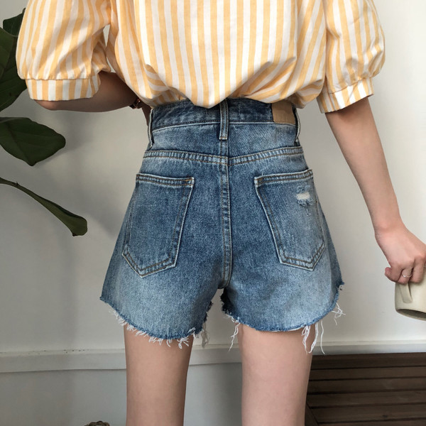 Pantaloni scurți de damă cu talie înaltă