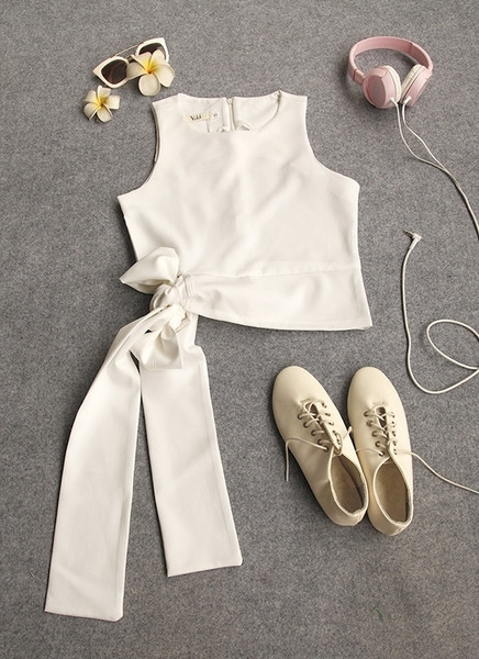 Top scurt de damă modern, cu o panglică alb-negru